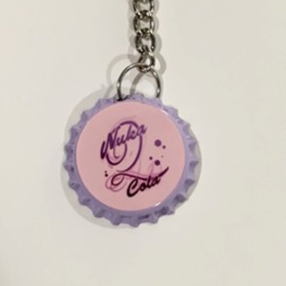 Fallout 4 Nuka Cola Quartz Cap Keychain - 3.5inch Gaming Keychain - Picture 4 of 7